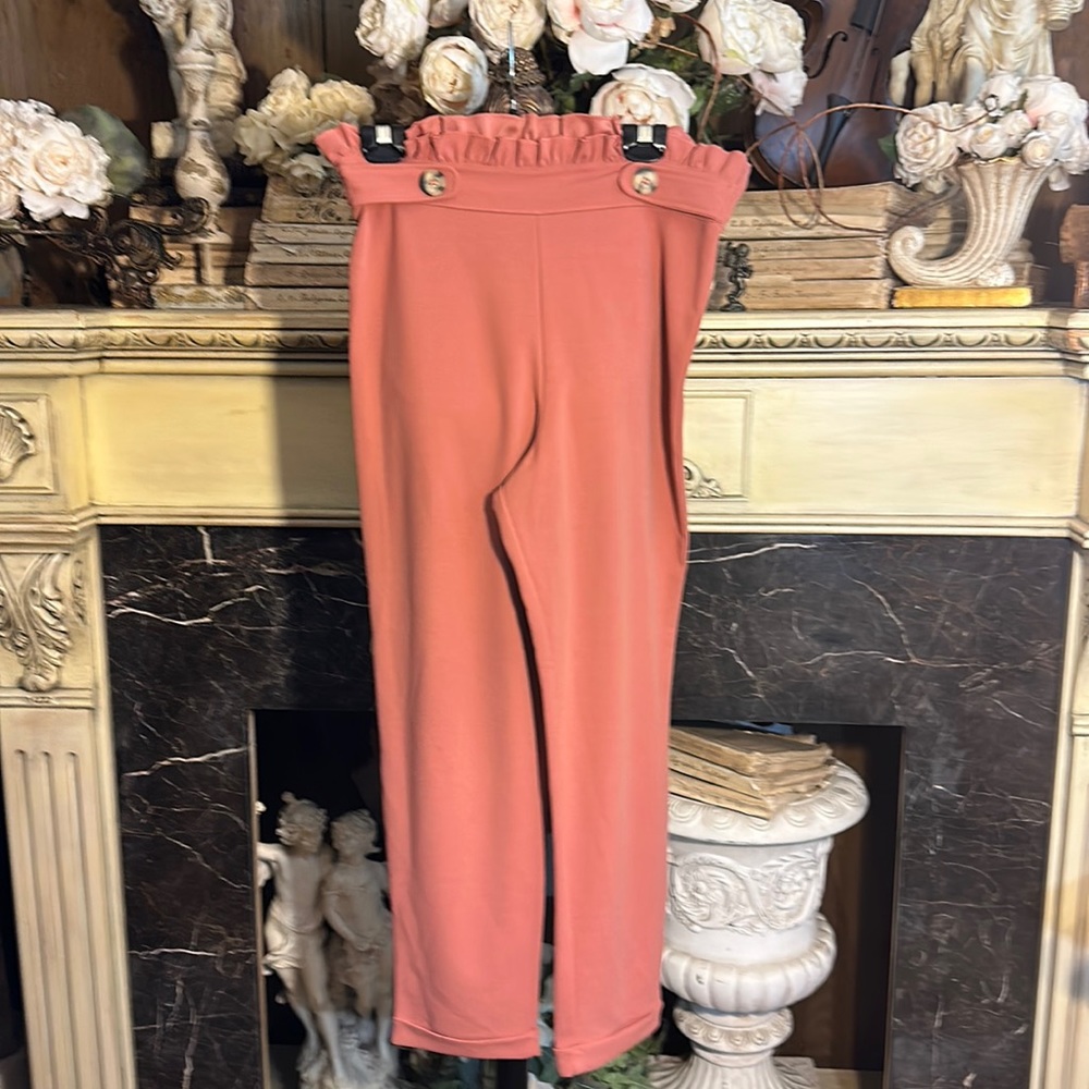 Derek Heart cropped ruffle buttoned waist cropped pants.